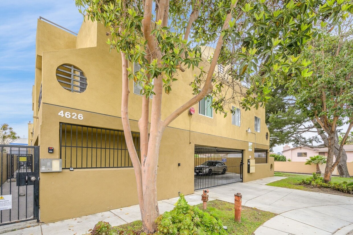 Front & gated entrance to building - 4626 W 173rd St