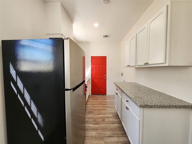 Foto del edificio - 2706 Berry St