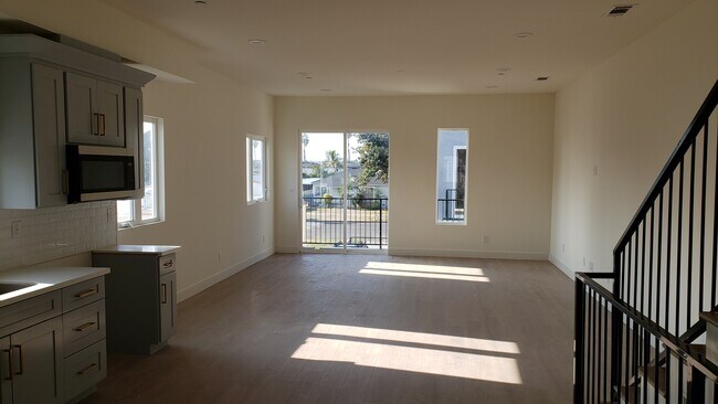 Foto del edificio - 2406 S Dunsmuir Ave