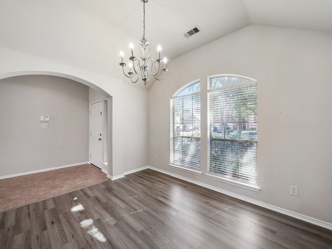 Foto del edificio - 20110 Emerald Cliff Ln