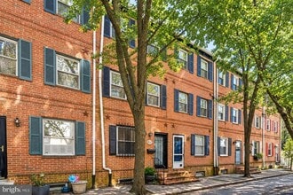Building Photo - 830 Kater St