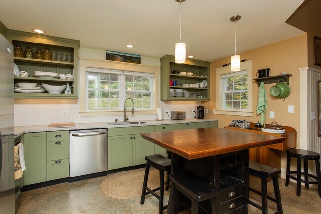 Foto del edificio - 1439 White Hill Rd