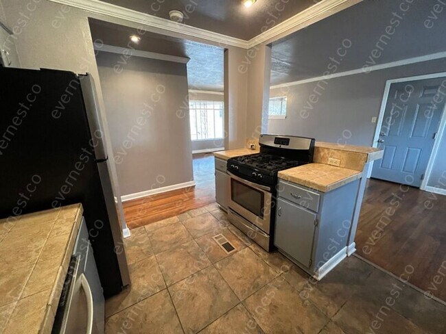 Building Photo - 2 Woodcliff Cir