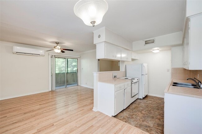 Building Photo - 1511 Shoal Creek Blvd