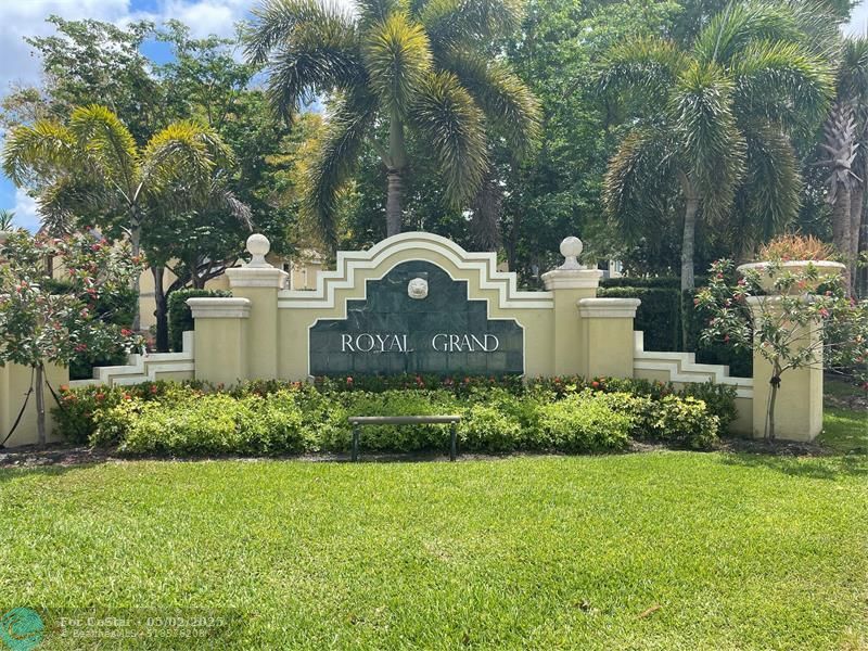 Foto principal - 2640 S University Dr