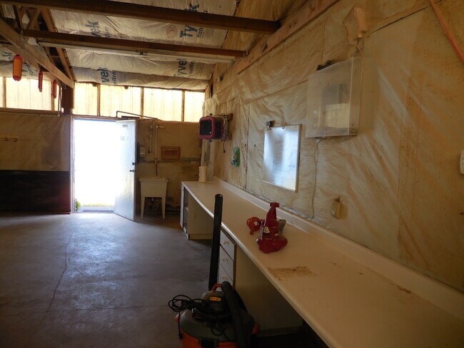 Building Photo - 16093 SW Roy Rogers Rd