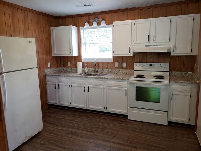 Building Photo - 5438 Sidbury Rd