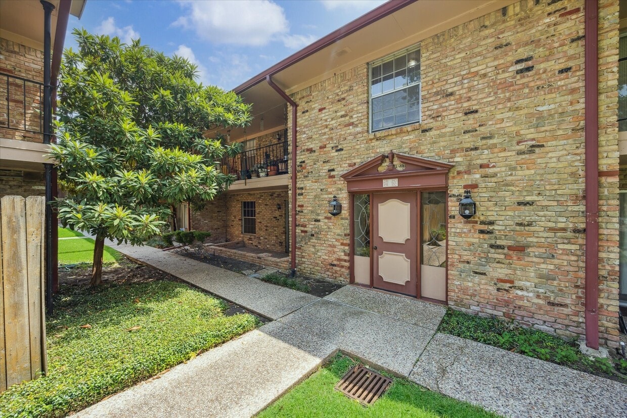 Primary Photo - 7600 Burgoyne Dr.