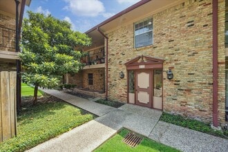 Building Photo - 7600 Burgoyne Dr.