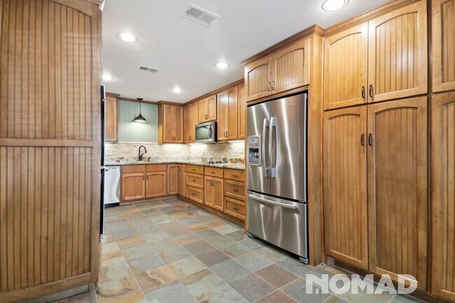 Foto del edificio - 3 Bedroom Townhome in Carrollton