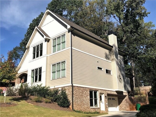 Building Photo - 1233 Vista Valley Dr NE