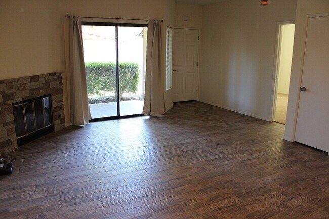 Foto del edificio - 960 Lupine Hills Dr