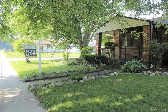 Building Photo - 1375 Ridge Rd S