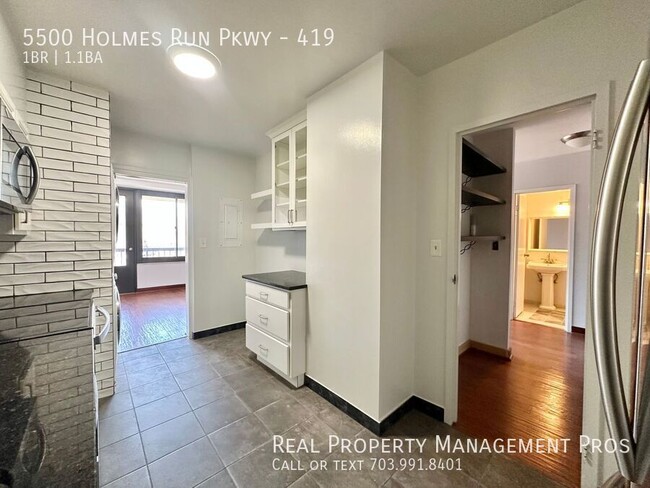 Building Photo - UPDATED CONDO 1 BED 1.5 BATH!!   ALL UTILI...