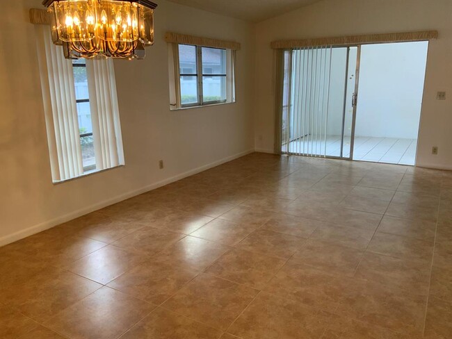 Building Photo - 8640 Sunbird Pl