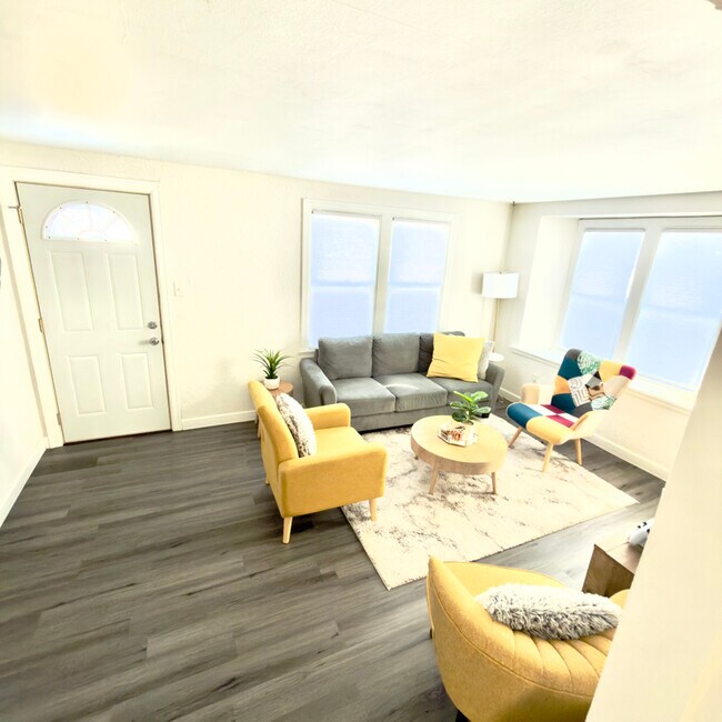 Foto del edificio - 2833 S 128th St