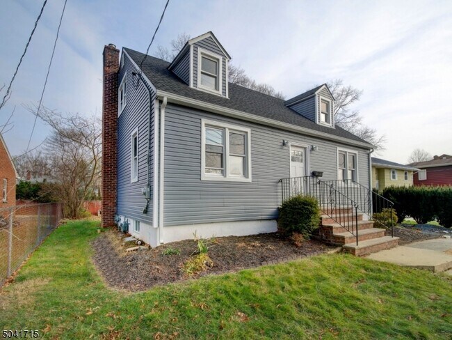Building Photo - 58 Meckes St
