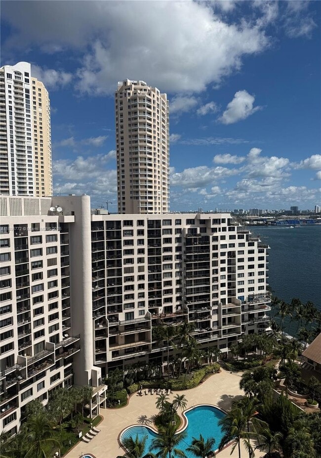 Foto del edificio - 520 Brickell Key Dr