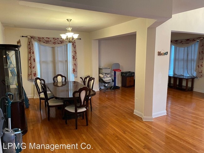 Building Photo - 4 br, 2.5 bath House - 9710 Bridle Rd