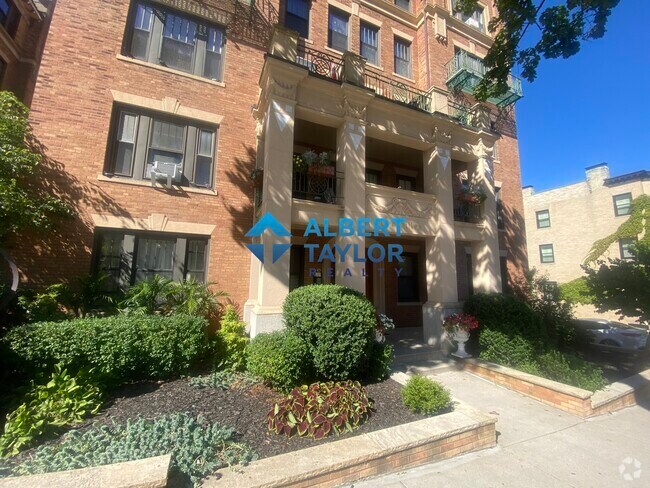 Building Photo - 458 Park Dr