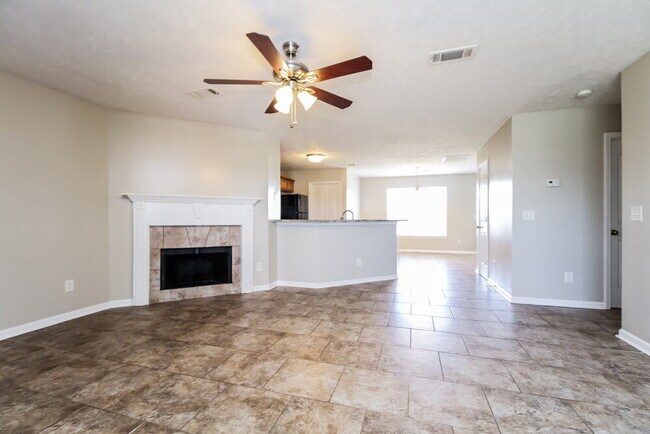 Building Photo - 176 Lyndhurst Dr