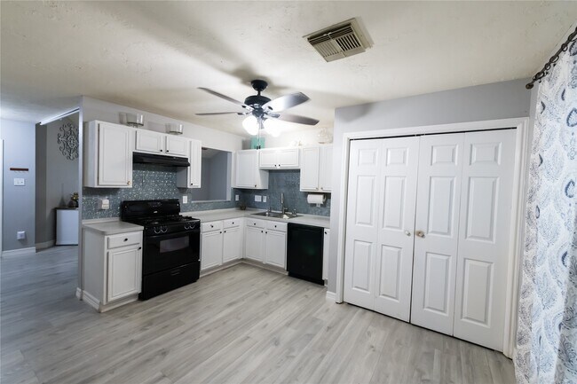 Foto del edificio - 18306 Campbellford Dr