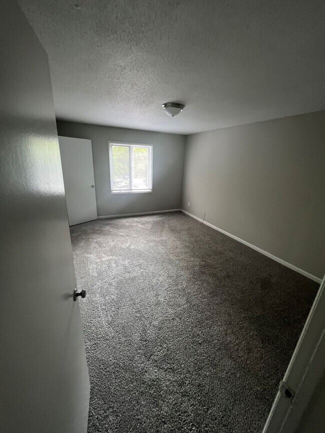 Building Photo - Coveniently Located 1 Bedroom 1 Bath Condo