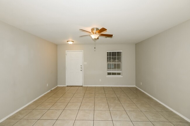 Foto del edificio - 3643 Bridgebluff Ln