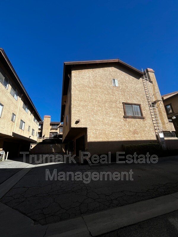 Foto del edificio - 14201 Foothill Blvd