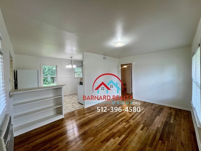 Foto del edificio - Available: Charming 2 Bedroom 1 Bath with ...