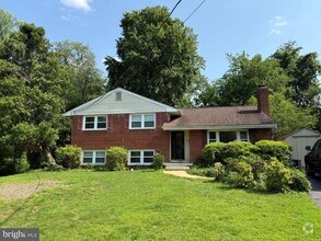 Building Photo - 1105 Sharon Ct