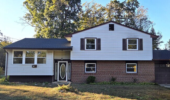 Building Photo - Beautifully Updated 4 Bedroom Rental Home