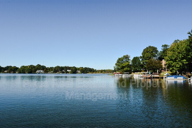 Building Photo - 1449 Harbor Dr NW