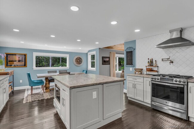 Foto del edificio - 32 Twin Bridge Rd