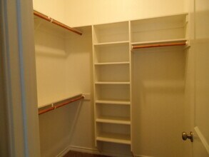 Building Photo - 1208 Country Club Rd