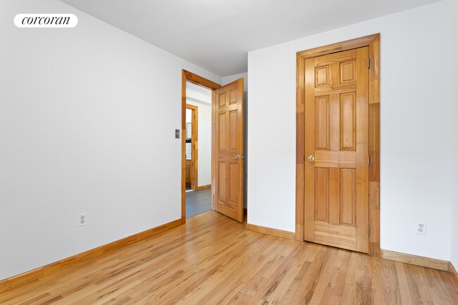 Building Photo - 523 9th Ave