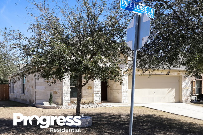 Foto del edificio - 8450 Pale Horse Ln