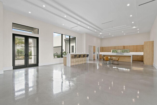 Foto del edificio - 3500 Embassy Dr