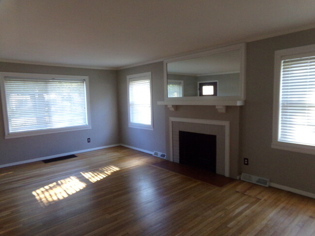 Cape Cod 4 Bed 2 Bath Kettering Home! photo'