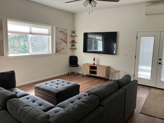 Foto del edificio - 1105 Granite Hill Rd