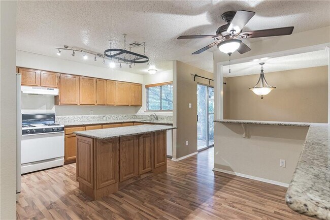 Foto del edificio - 4908 Hawkhaven Ln