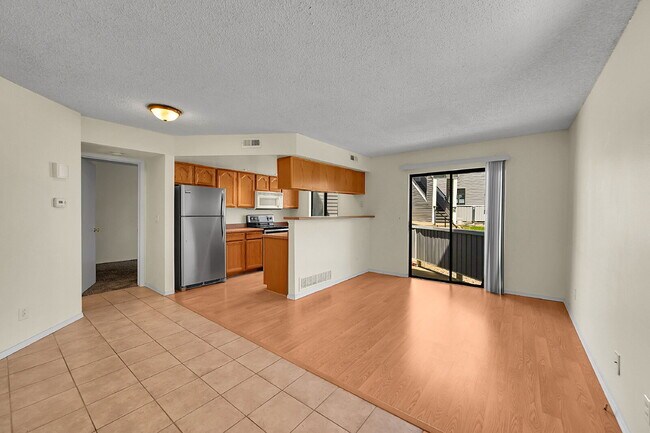 Foto del edificio - $1,240.95 with $300 Off The First Month's Rent, 1 Bed, 1 Bath, Condo in Thornton with Washer and ...
