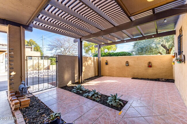 Foto del edificio - 1149 E Rovey Ave