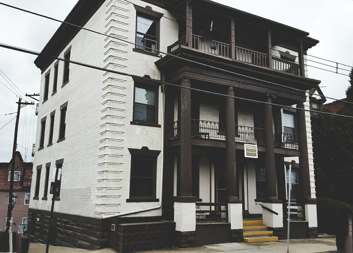 Building Photo - Large 2Br Student Apartment TMKRentals.com