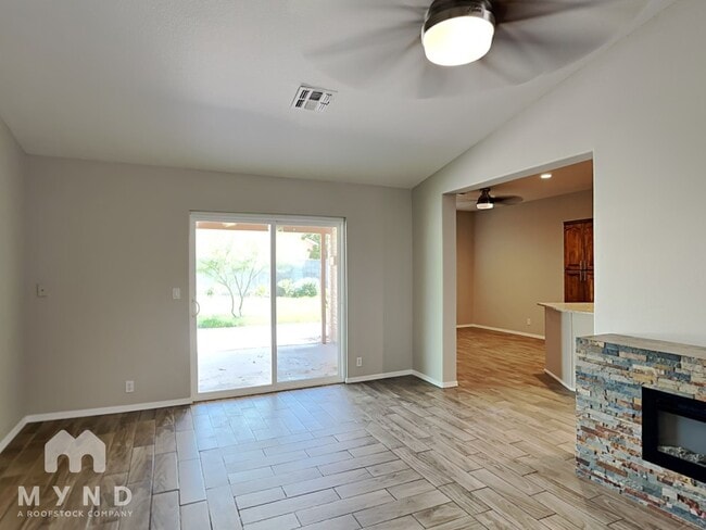 Foto del edificio - 2217 N 87th Dr