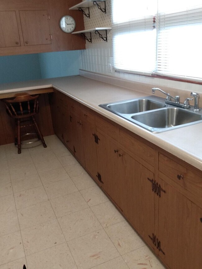 kitchen - 204 Kerr Dr