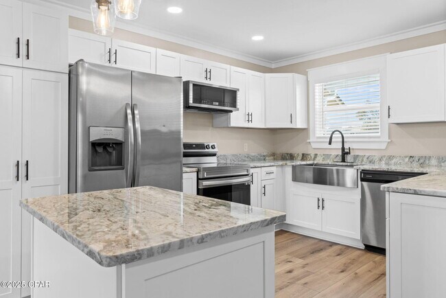 Foto del edificio - 1335 Capri Dr