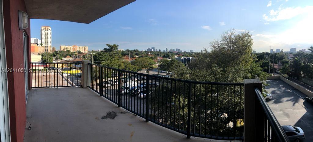 Foto del edificio - 3410 Coral Way