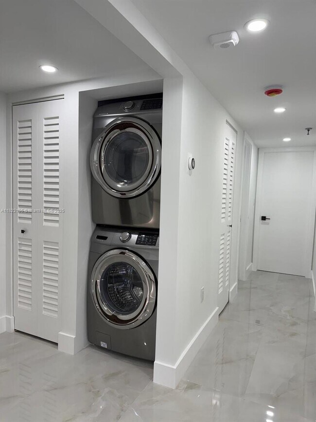 Foto del edificio - 5249 NW 7th St