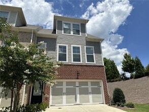 Building Photo - 3000 Regal Crown Dr